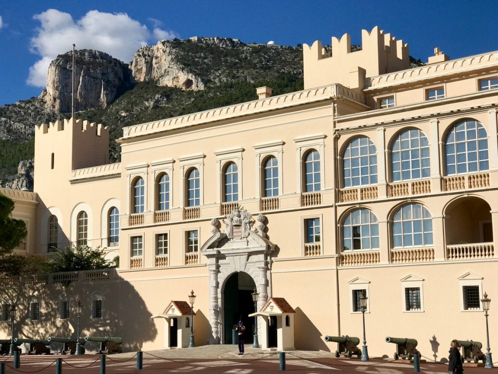 Un petit pays autour de la France qui est charmant et mérité à visiter : Salut Monaco !