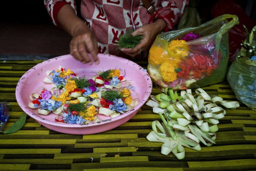 How to make Canang Sari