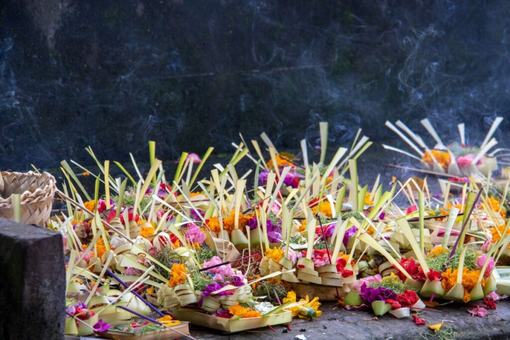 Creating Canang Sari: A Guide to Balinese Offering