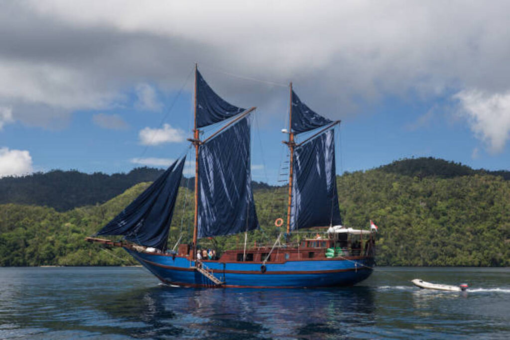 the Phinisi-style Komodo boat trip