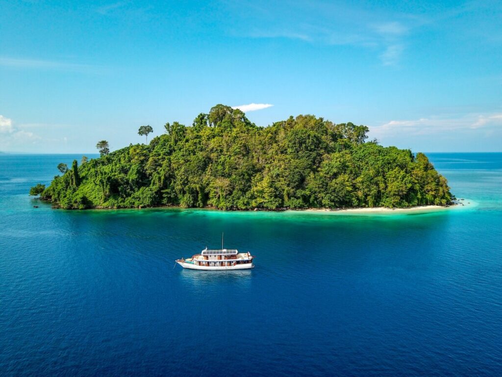 Komodo Boat Charter